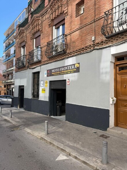 Retail in Madrid, Madrid to rent - Building Photo - Image 2 of 4