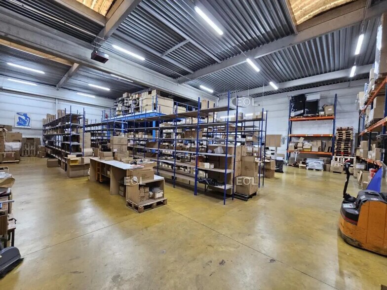 Light Industrial in Villejuif to rent - Building Photo - Image 2 of 11