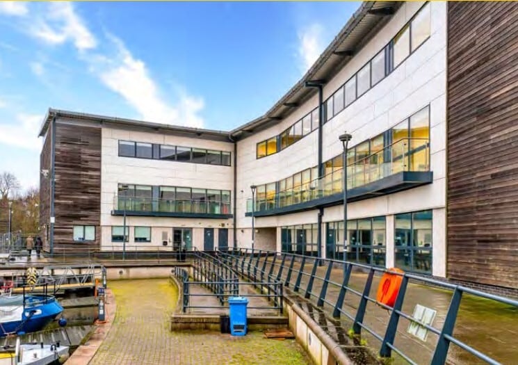 12 Strathkelvin Pl, Kirkintilloch to rent - Building Photo - Image 2 of 5