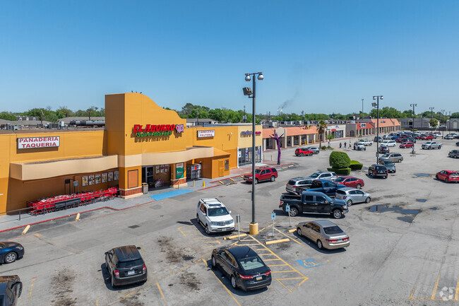 More details for 2211-2225 Southmore Ave, Pasadena, TX - Retail for Rent