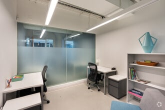 31-00 47th Ave, Long Island City, NY to rent Interior Photo- Image 2 of 3