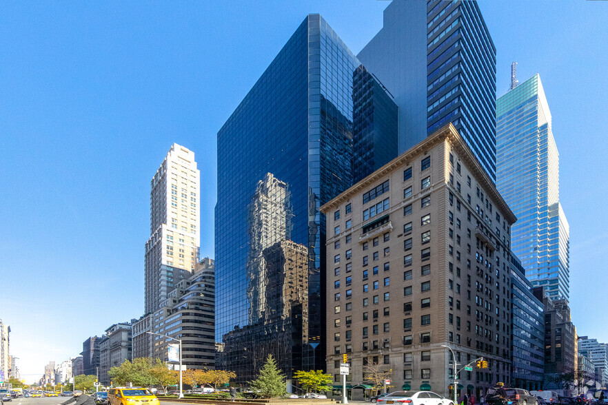 499 Park Ave, New York, NY for rent - Building Photo - Image 1 of 9