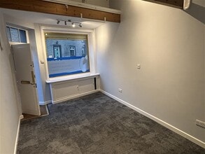 51 Towngate, Northowram to rent Interior Photo- Image 2 of 6