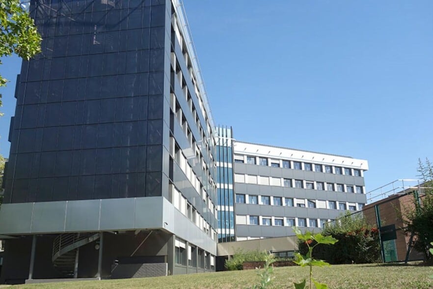 4 Avenue Pablo Picasso, Nanterre to rent - Building Photo - Image 3 of 14