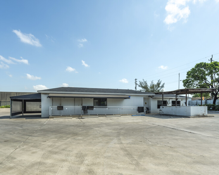 9599 NW 87th Ave, Medley, FL for rent - Building Photo - Image 2 of 3