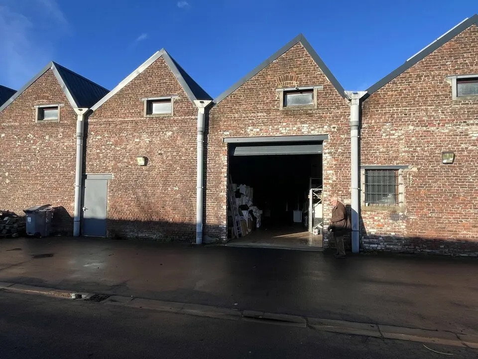 Location Entrepôt 390 m² - Photo 1
