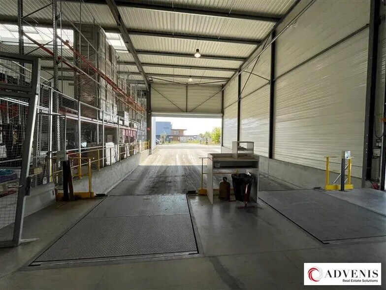 Light Industrial in Blanquefort to rent - Interior Photo - Image 2 of 7