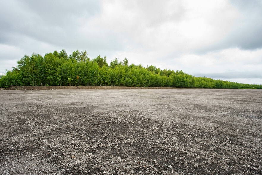 A1 Rd, Manchester to rent - Building Photo - Image 2 of 4