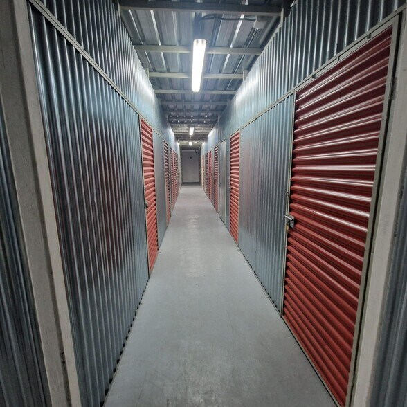 Industrial in Fuenlabrada, Madrid for sale - Interior Photo - Image 1 of 21