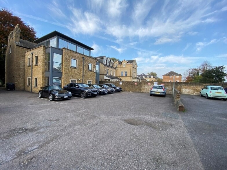 135-137 New London Rd, Chelmsford to rent - Building Photo - Image 2 of 9