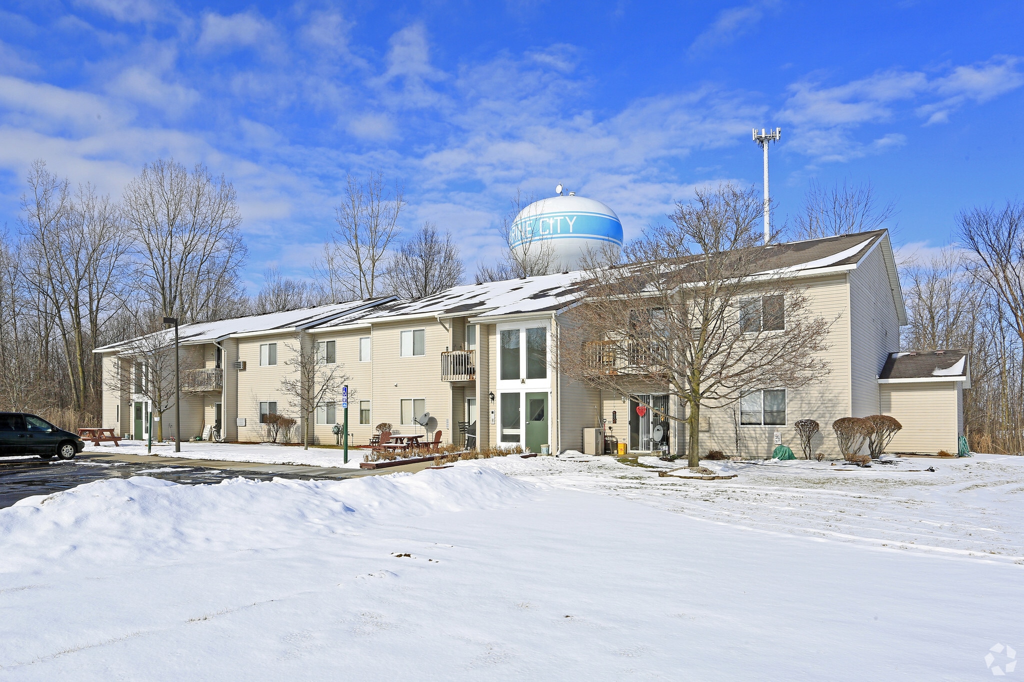 Mid Michigan Multifamily portfolio of 3 properties for sale on LoopNet.co.uk Primary Photo- Image 1 of 4