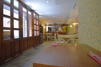 Retail in Alcalá de Henares, Madrid to rent Interior Photo- Image 1 of 8