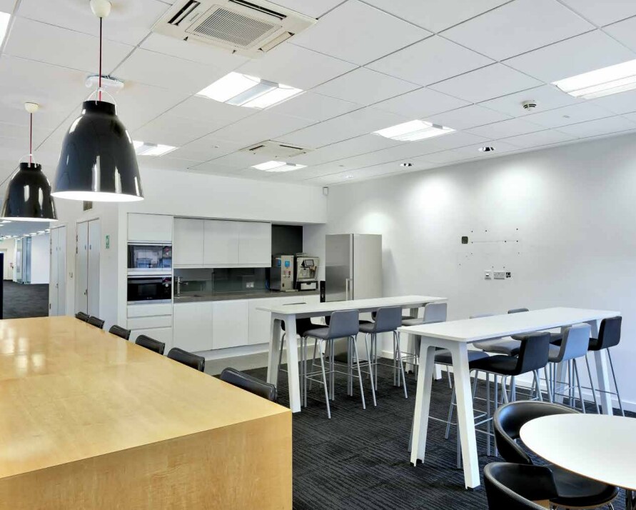 90 Hills Rd, Cambridge to rent Interior Photo- Image 1 of 3