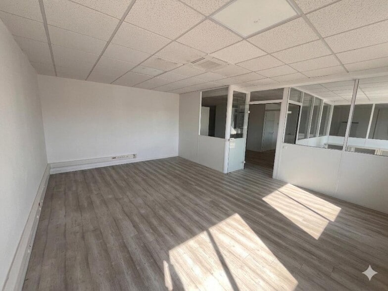 Office in La Valette-du-Var for sale - Interior Photo - Image 3 of 7