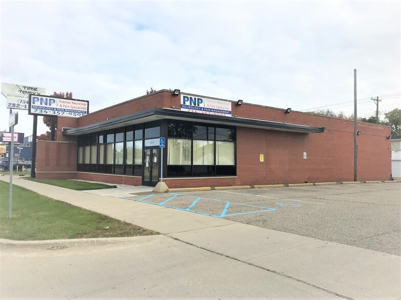 2211 Fort St, Wyandotte, MI for sale - Building Photo - Image 1 of 1