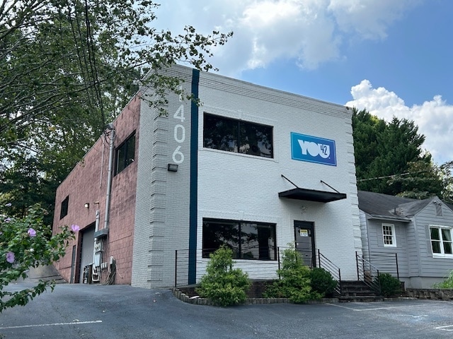 1406 Woodmont Ln, Atlanta, GA to rent Building Photo- Image 1 of 4