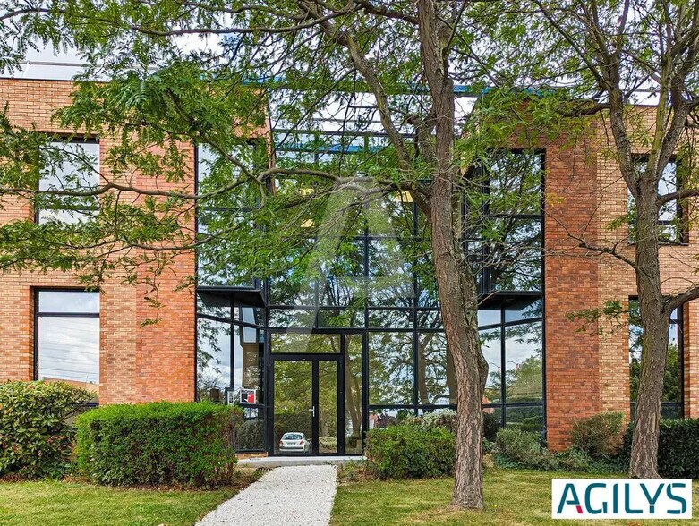 Office in Massy to rent - Building Photo - Image 2 of 12