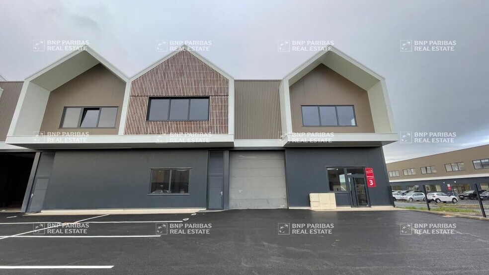 Light Industrial in Flins-sur-Seine for sale - Building Photo - Image 3 of 8
