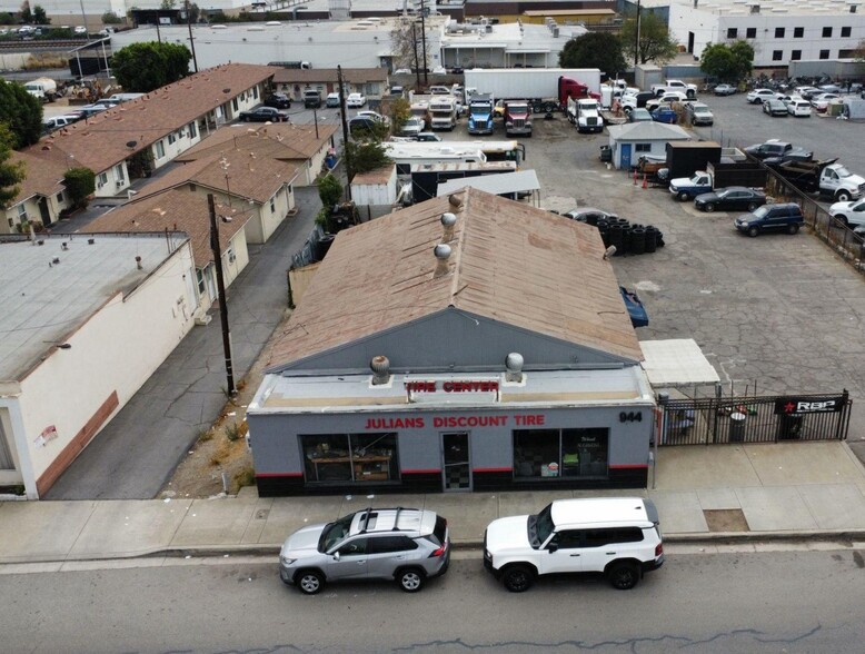 944 W Foothill Blvd, Azusa, CA for sale - Primary Photo - Image 1 of 4