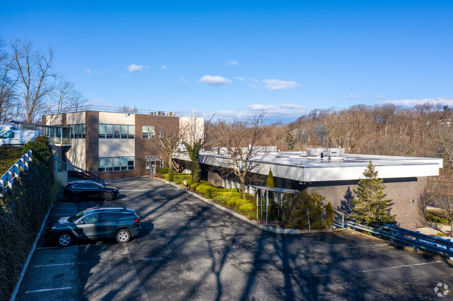 77 Tarrytown Rd, White Plains, NY for rent - Building Photo - Image 3 of 7