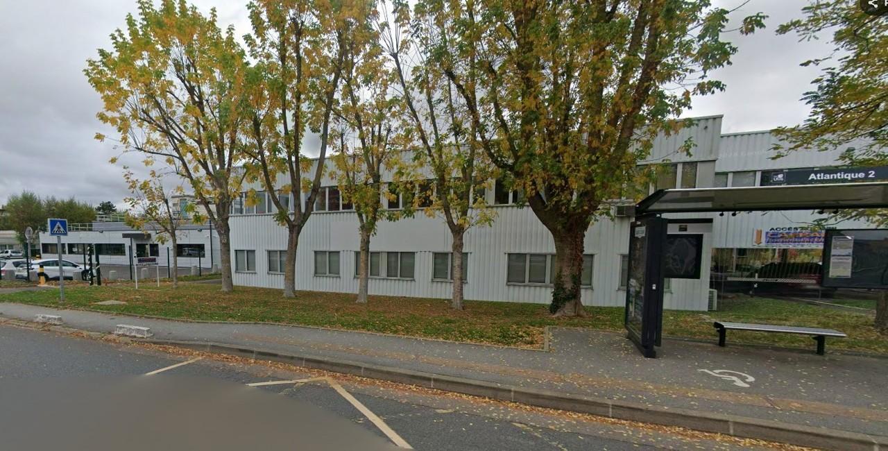 Office in Les Ulis to rent Building Photo- Image 1 of 3
