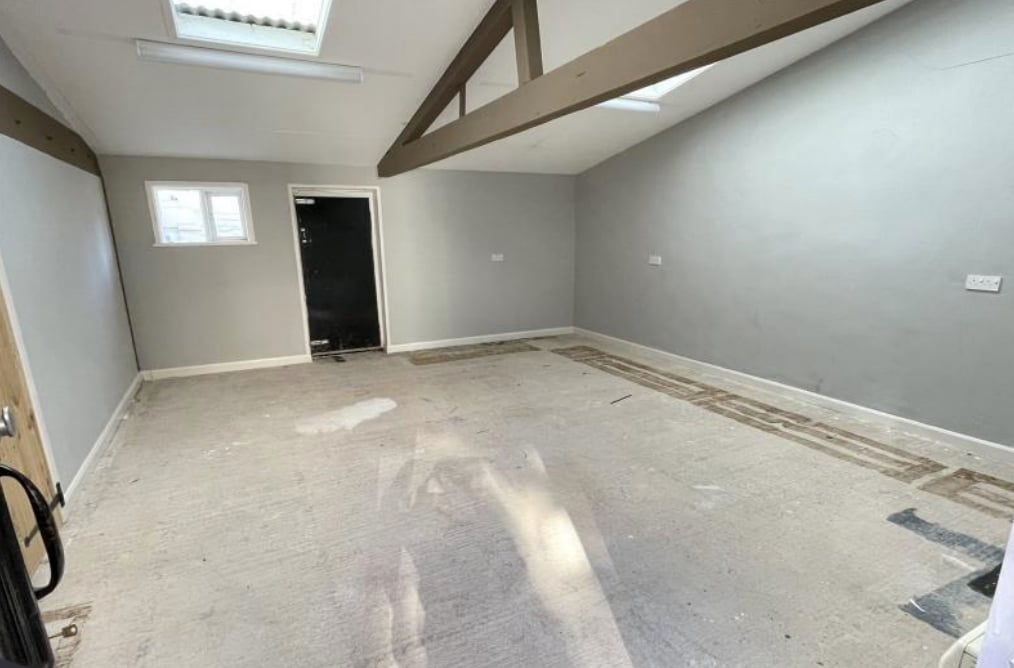 30 Short Bridge St, Llanidloes to rent Interior Photo- Image 1 of 2