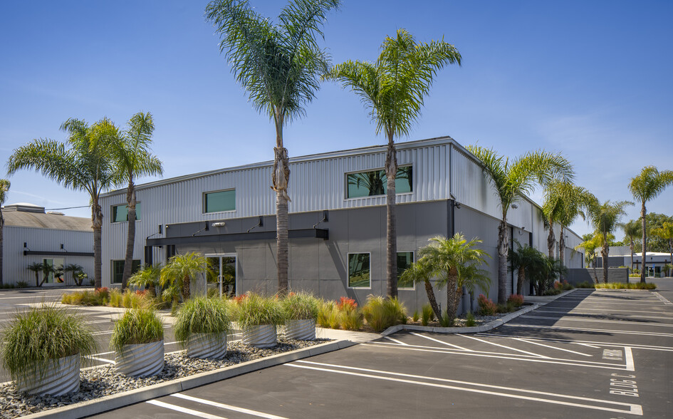 1945 Placentia Ave, Costa Mesa, CA for sale - Primary Photo - Image 1 of 1