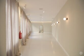 Retail in Madrid, Madrid to rent Interior Photo- Image 2 of 4