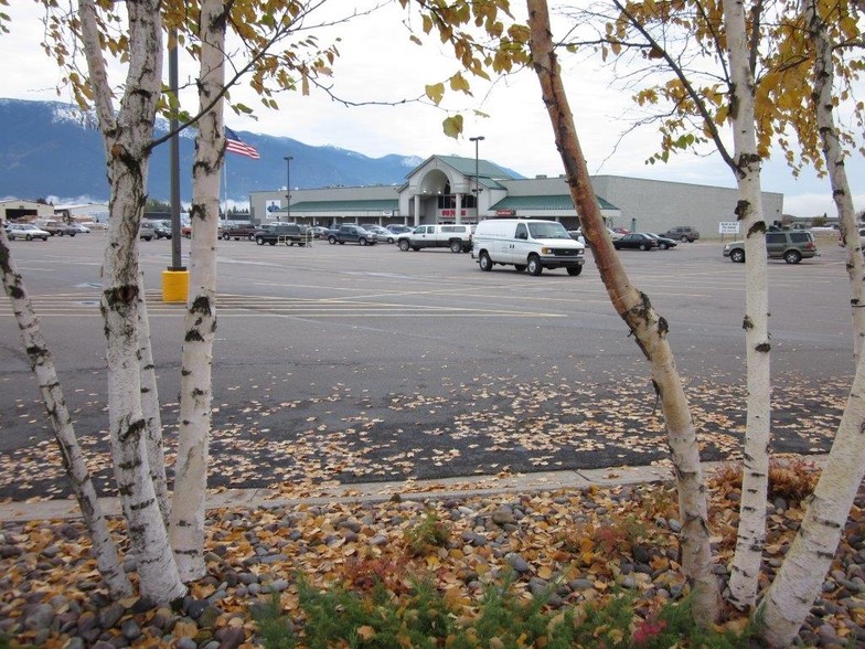 2100 Highway 2, Columbia Falls, MT for sale - Primary Photo - Image 1 of 1