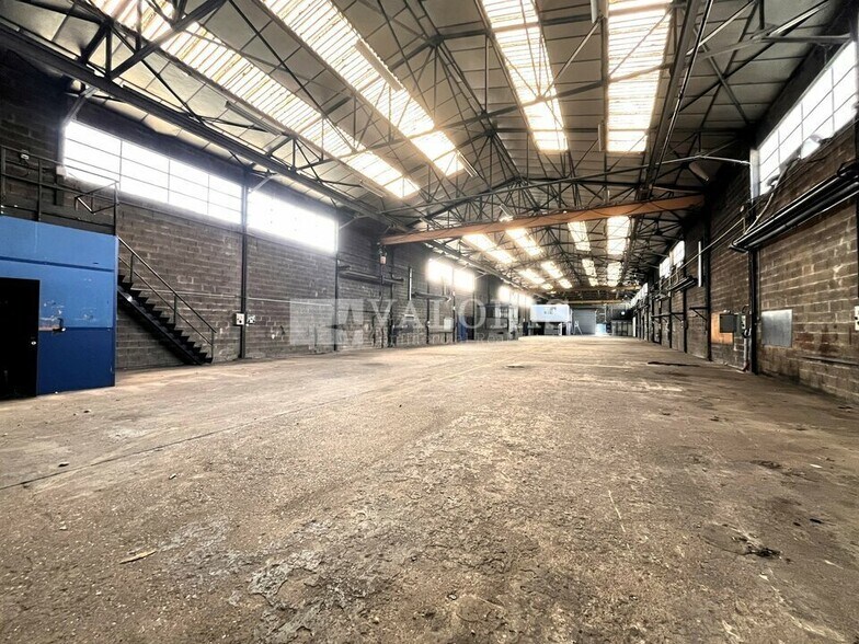Industrial in Rillieux-la-Pape for sale - Building Photo - Image 3 of 5