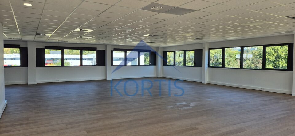 27 Chemin Des Peupliers, Dardilly to rent - Interior Photo - Image 3 of 5