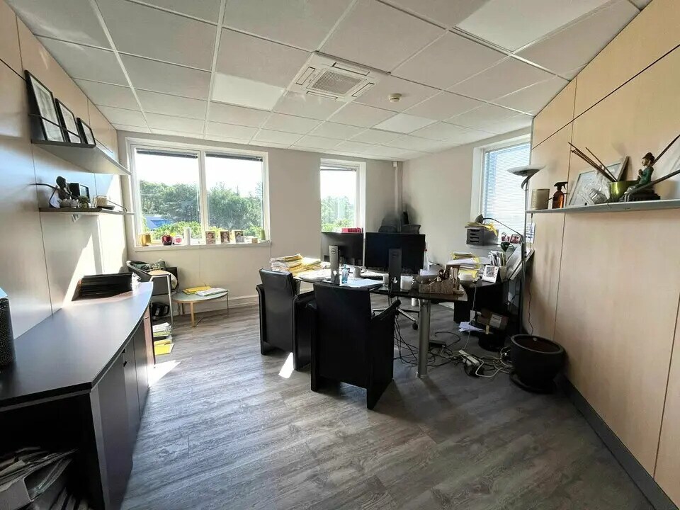 Location Bureaux 450 m² - Photo 1