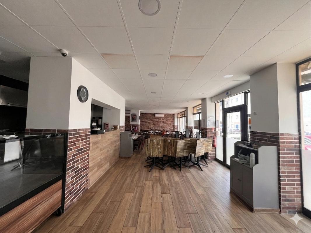 Retail in Toulon for sale Interior Photo- Image 1 of 8