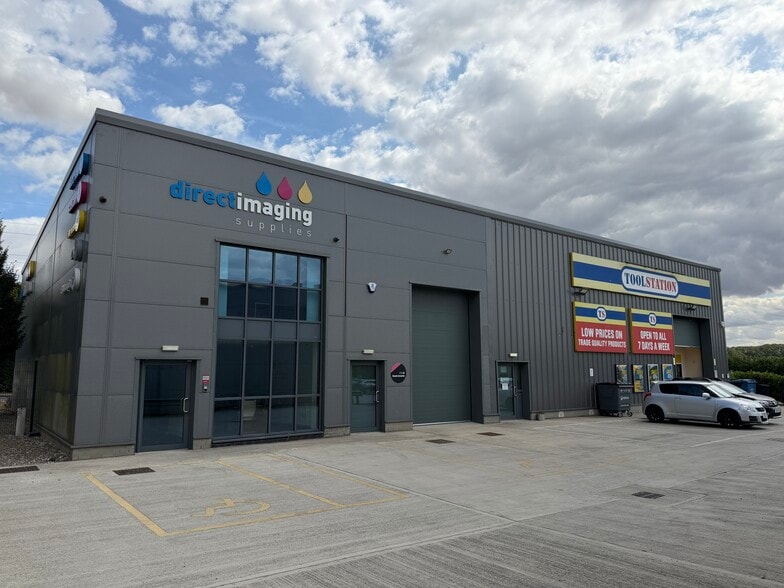 3 Cherry Farm Close, Malton to rent - Building Photo - Image 2 of 7