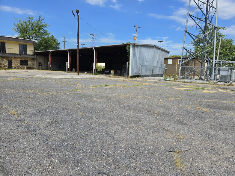 2240 Deadrick Ave, Memphis, TN for sale - Building Photo - Image 3 of 12