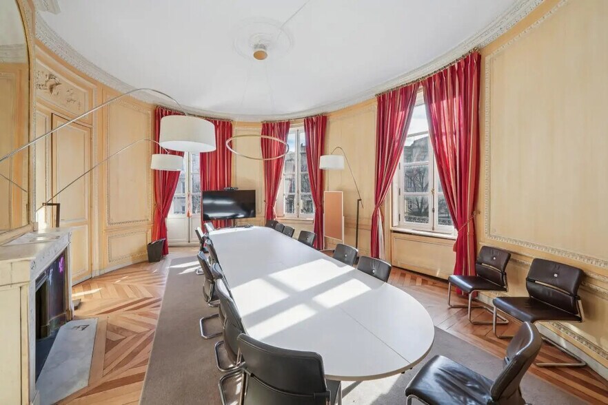 Office in Bordeaux to rent - Building Photo - Image 2 of 30