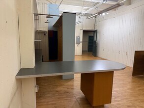 3131 Western Ave, Seattle, WA to rent Interior Photo- Image 1 of 10