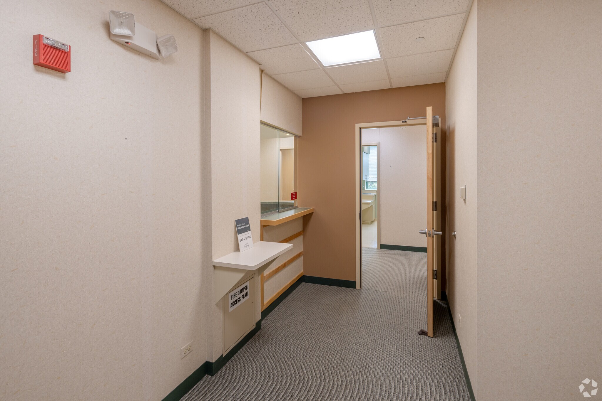 1445 N Hunt Club Rd, Gurnee, IL to rent Interior Photo- Image 1 of 5