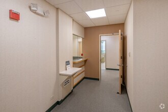 1445 N Hunt Club Rd, Gurnee, IL to rent Interior Photo- Image 1 of 5