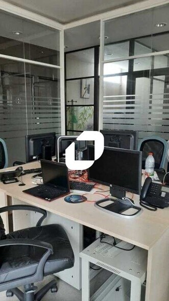 Office in Colombes to rent - Building Photo - Image 2 of 12