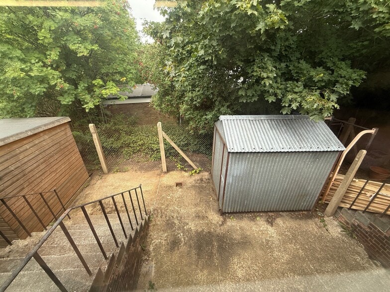 2-14 Brownfields, Welwyn Garden City to rent - Building Photo - Image 2 of 2