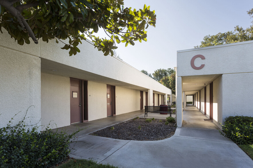 23861 McBean Pky, Valencia, CA for rent - Building Photo - Image 3 of 28