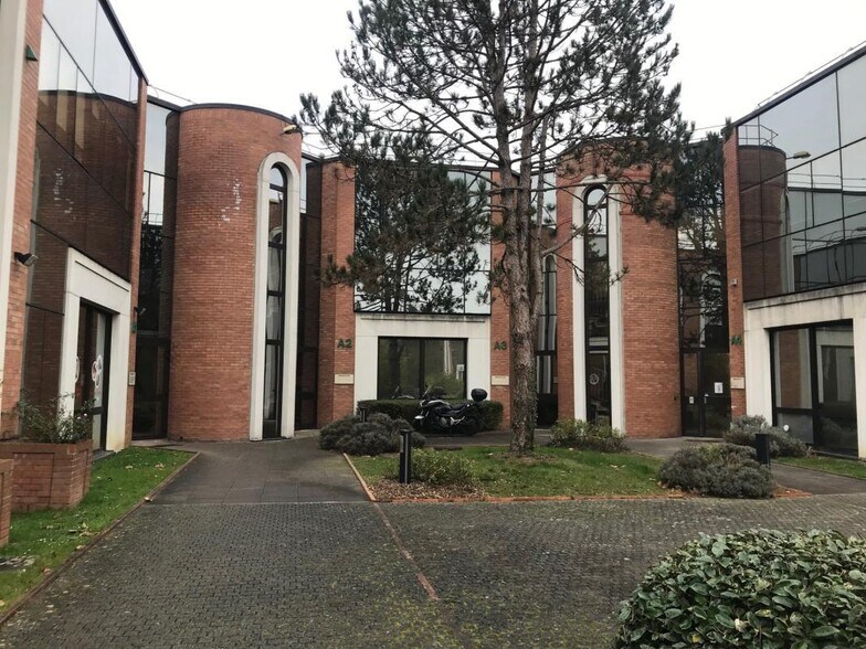 21 Rue Albert Calmette, Jouy-en-Josas to rent - Building Photo - Image 1 of 6