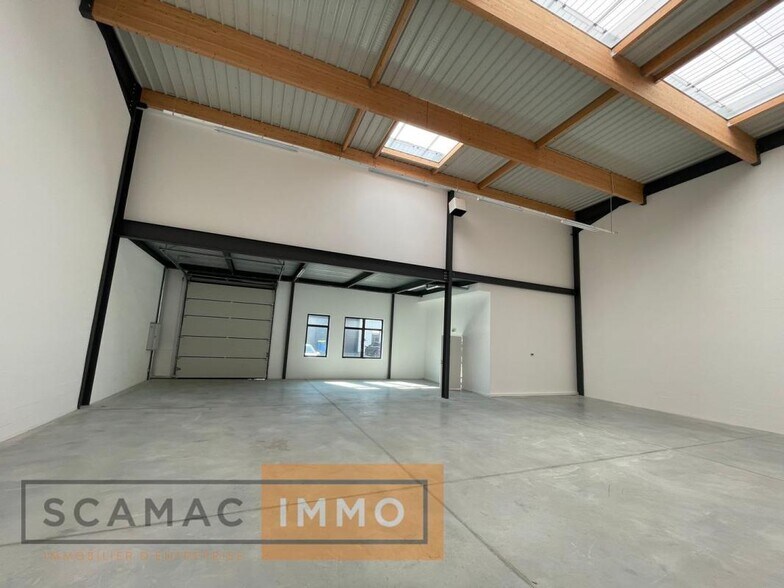 Light Industrial in Lieusaint for sale - Interior Photo - Image 2 of 7