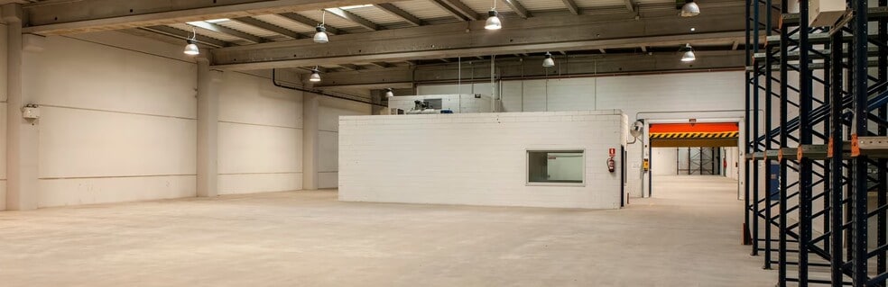 Industrial in Barcelona, Barcelona for sale - Building Photo - Image 3 of 5