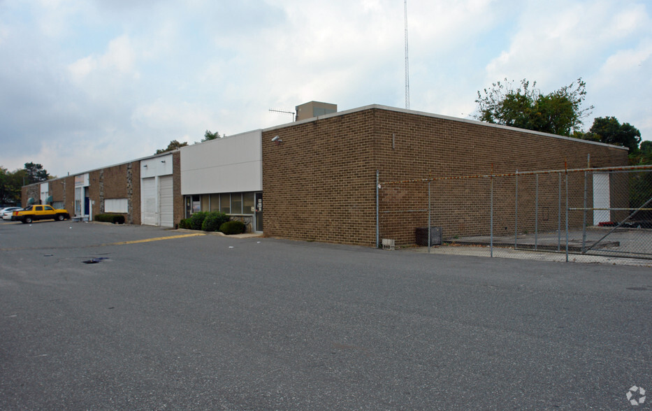 208 Blydenburgh Rd, Islandia, NY for sale - Primary Photo - Image 1 of 1