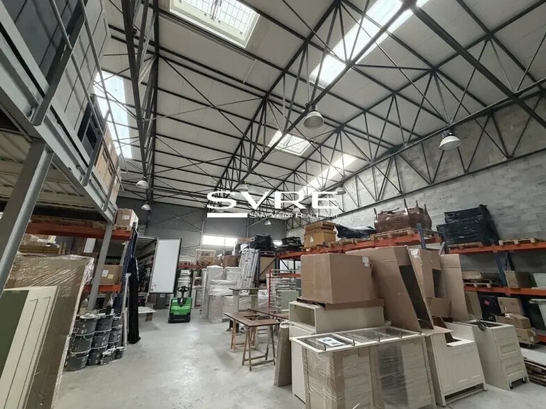 Industrial in Marseille to rent - Interior Photo - Image 1 of 8