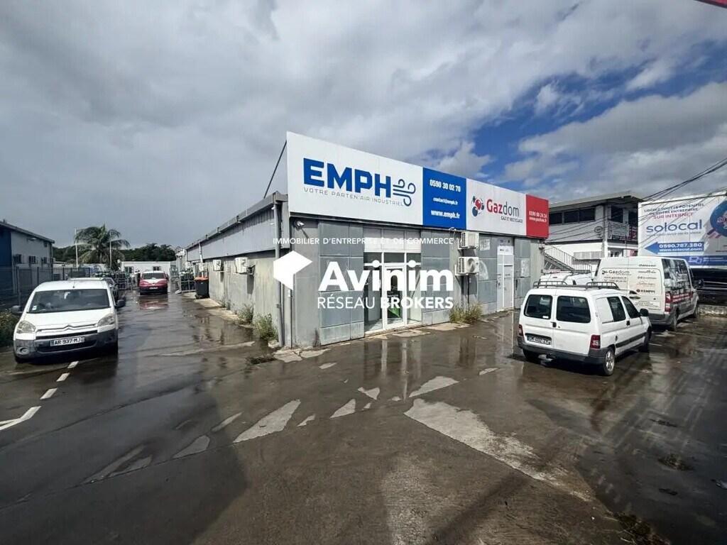 Location Local d'activités 340 m² - Photo 1