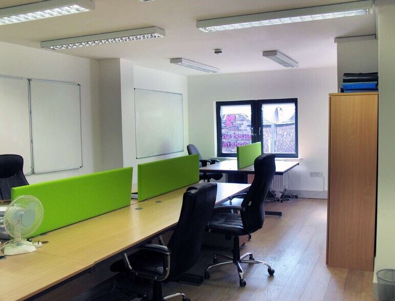 12-14A Bath St, Altrincham to rent - Building Photo - Image 3 of 5