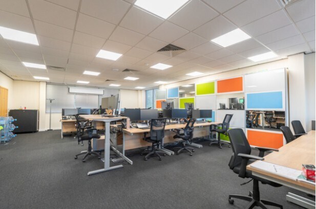 1 Brooklands Rd, Weybridge to rent Interior Photo- Image 1 of 4